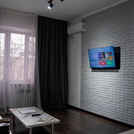 Апартаменты Центр Медеуский Район 阿拉木图 外观 照片